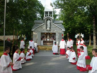Procession de la fête Dieu devant la chapelle de Saint Joseph