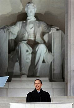 Obama devant la statue d'Abraham Lincoln