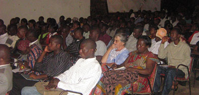 Conférence dans la salle du Forum à Kolwezi