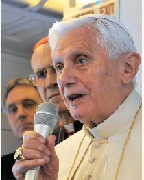 Benoît XVI au micro