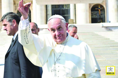 Pape François avec son chapelet