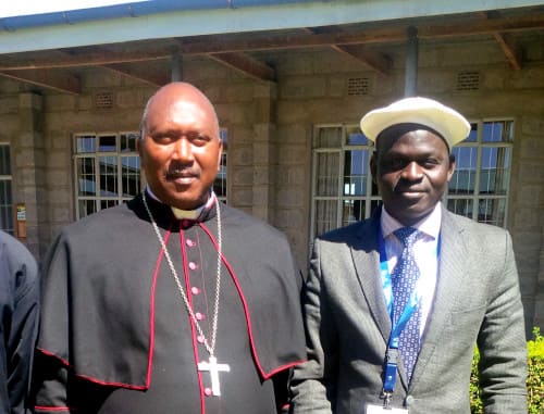 Mgr Joseph Mbatia et Jean Lare