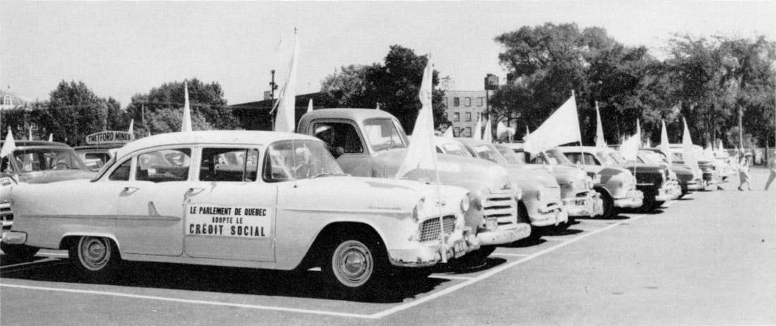 Sur le terrain de stationnement - Congrès 1955