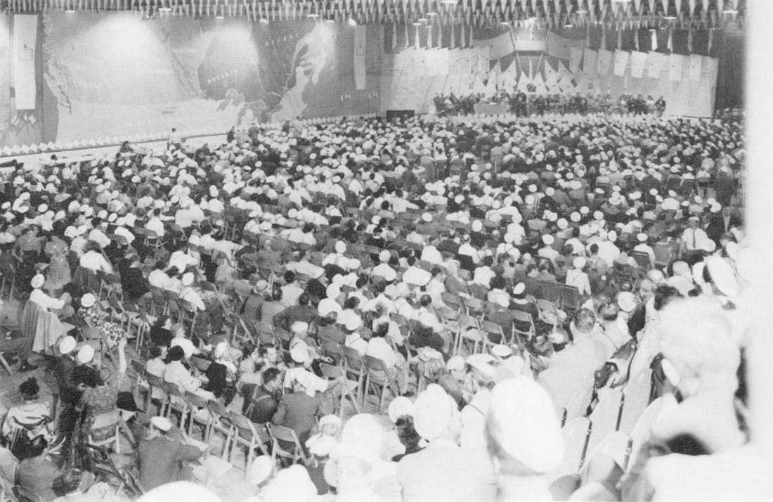 L'aréna est comble pour la séance dédiée aux municipalités - Congrès 1955