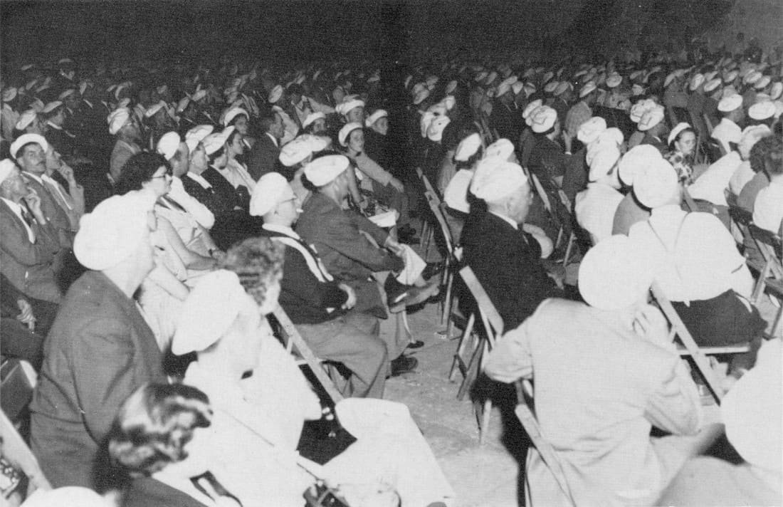 Une partie de l'assistance, le dimanche soir, pendant le discours de M. Even - Congrès 1955
