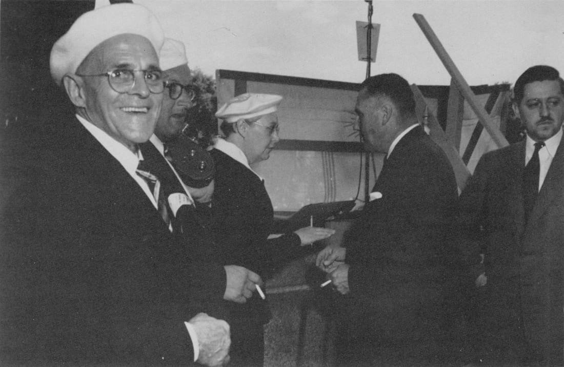 De gauche à droite : MM. Even, R. Caouette, Mme Côté-Mercier, les députés P.-E Goulet et J.-P. Noël - Congrès 1955