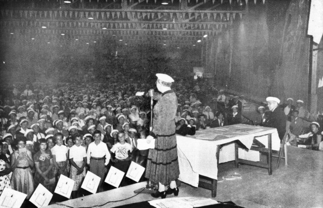 Madame Côté-Mercier s'adresse aux congressistes - Congrès 1955
