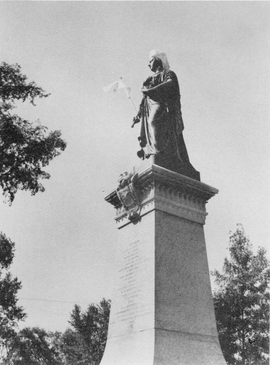 La Reine Victoria porte béret et drapeau créditistes - Congrès 1955