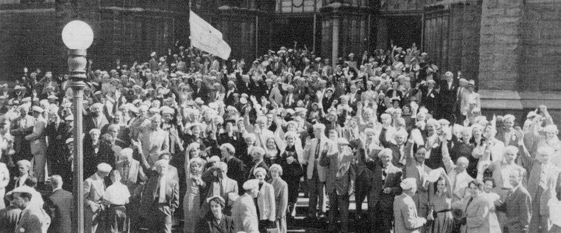 À St-Roch, au sortir de l'église - Congrès 1955