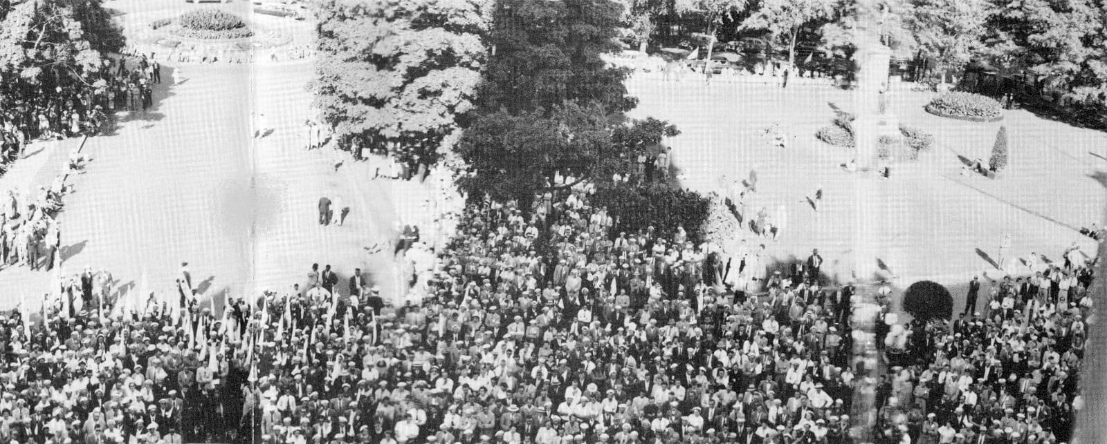 Devant le Parlement de Québec - Congrès 1955