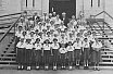 La chorale Boutin, en uniforme, devant la basilique Ste-Anne - Congrès 1955