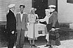 M. Borge Jensen et Miss Richardson avec les Directeurs - Congrès 1955