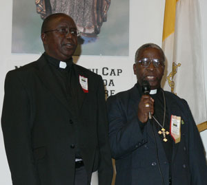 Père Hugh Chikawe et Mgr Bruno Ngonyani