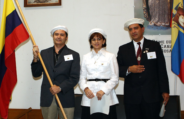 Mme Alba Salazar et Luis Javier Taborda de la Colombie, et Carlos Reyes