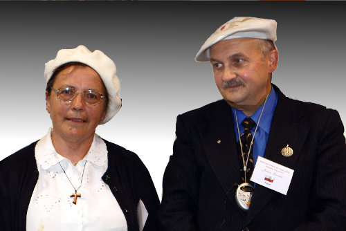 Mme Malgorzata Rachalaka et M. Janusz Lewicki, de Pologne