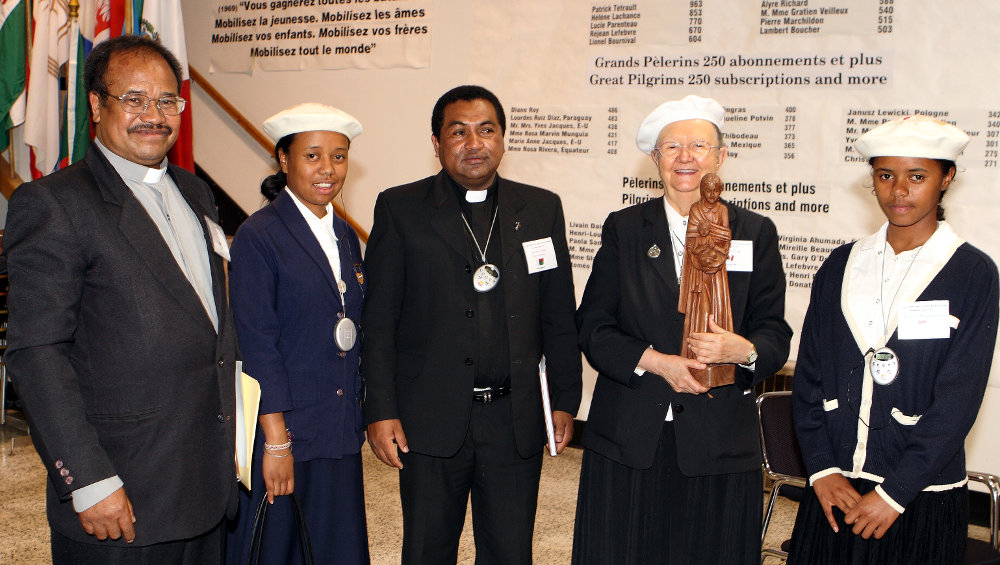 Rév. Père Joseph-Noël Randianoelisoa, Dina Razafimahatratra, Rev. Père Adrien-Roland Rakotondramanana et Harimino Razafimahatratra 