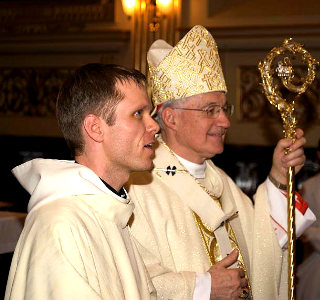 Alexandre Julien et le cardinal Marc Ouellet