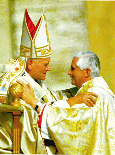 Jean-Paul II reçoit les hommages du cardinal Joseph Ratzinger