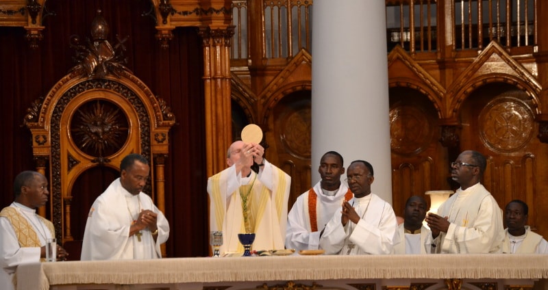 Messe de Mgr François Lapierre et des quatre évêques africains