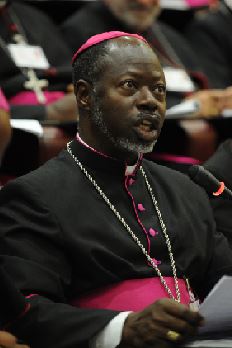 Mgr Madega au Synode