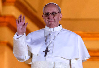 Le Pape s'adresse à la foule