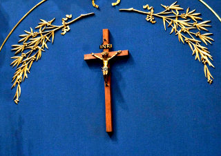 Le crucifix du Salon Bleu