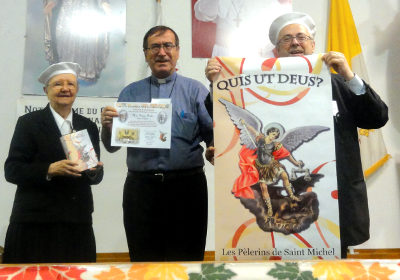 Mgr Bertin avec nos directeurs, Thérèse Tardif et Marcel Lefebvre