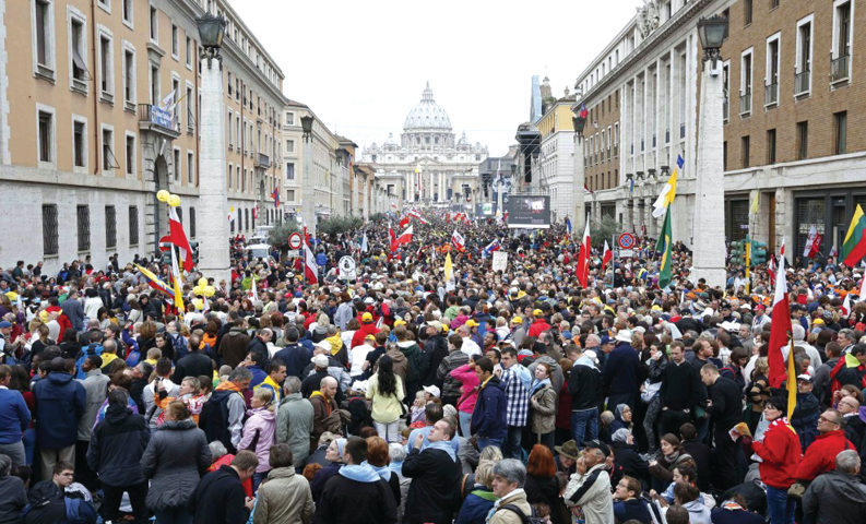 foule place saint-pierre