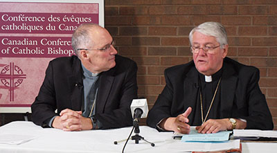 Mgr Paul-André Durocher et Mgr Douglas Crosby