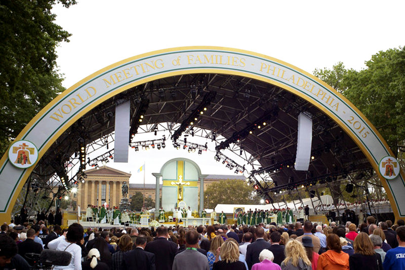 estrade préparée pour la rencontre du Pape avec les familles à Philadelphie