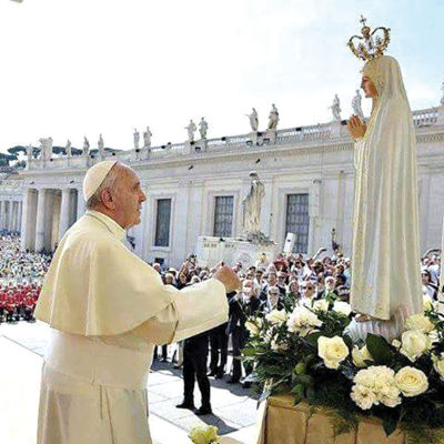 Le Pape François devant la Vièrge de Fatima