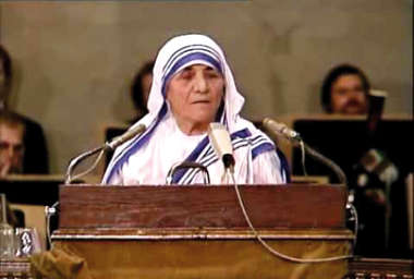 Mère Teresa donnant son discours