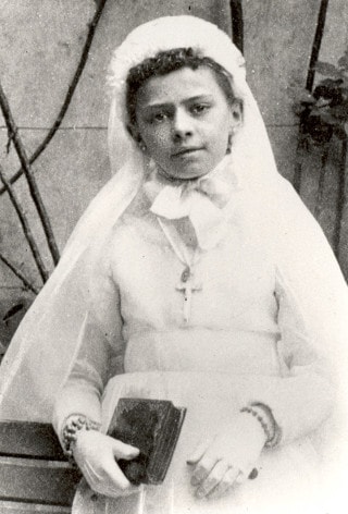 Élisabeth lors de sa première Communion