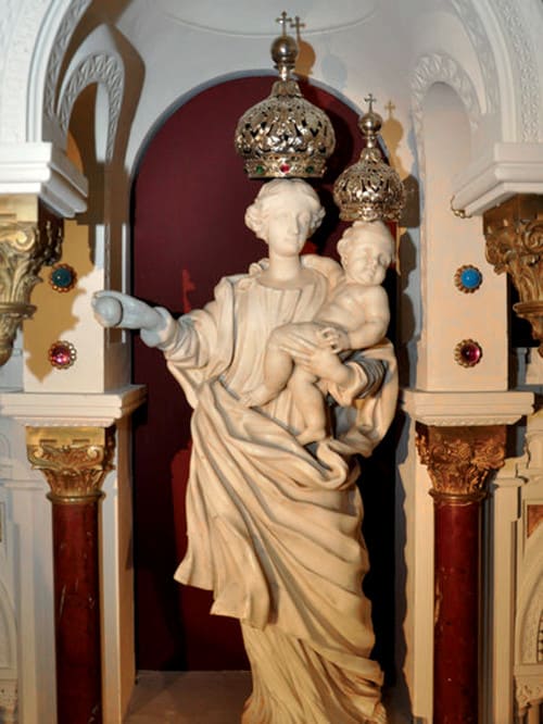 Statue en marbre blanc de Carrare de Notre-Dame du Laus